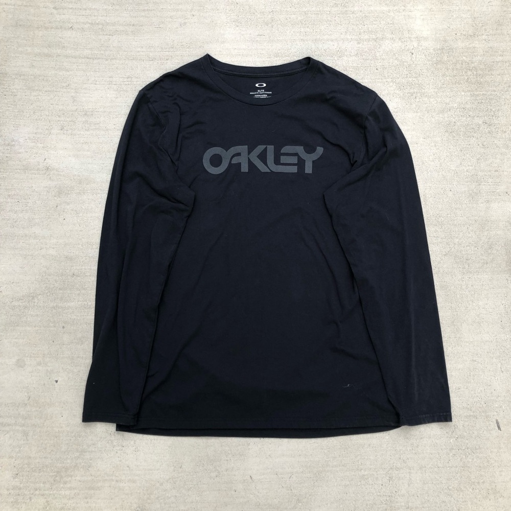 2017 Oakley Spellout Long Sleeve 20x28.5
